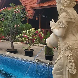 3* Gasthuis Uli Wood Villa, Bali - Near Gwk